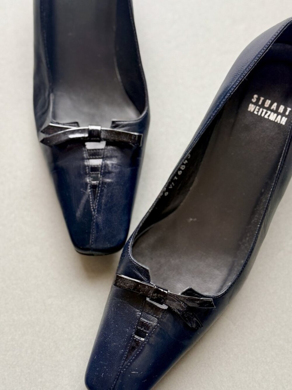 Stuart Weitzman Navy Leather Patent Bow Square Toe Kitten Heel Pumps Size 7 M